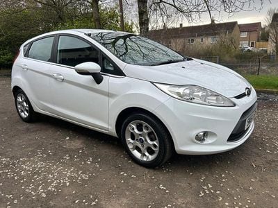 Used Ford Fiesta Zetec 82 HP (60 kW) 2011 White Hatchback