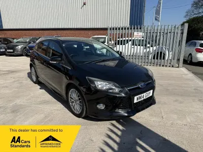 Begagnad Ford Focus Zetec 115 HK (84 kW) 2014 Svart Halvkombi