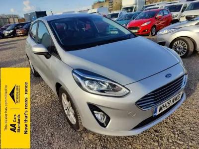 Begagnad Ford Fiesta Zetec 100 HK (73 kW) 2019 Silver Halvkombi