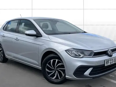 Begagnad VW Polo Life 95 HK (69 kW) 2023 Silver Halvkombi