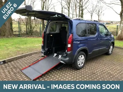 Begagnad Peugeot Rifter Allure 2021 Blå Minibuss