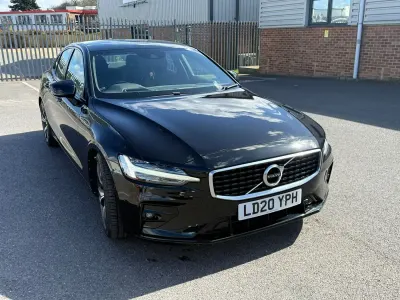 Usado Volvo S60 R-Design 250 HP (183 kW) 2020 Preto Sedan