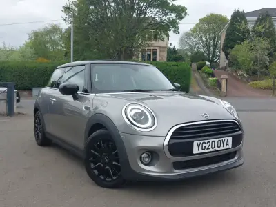 Usado Mini Cooper Classic 136 HP (100 kW) 2020 Prateado Citadino
