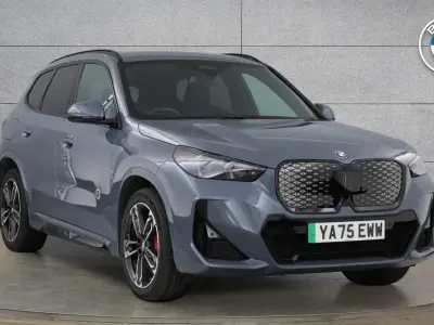 Begagnad BMW iX1 M Sport 147 kW (201 HK) 2025 Grå SUV