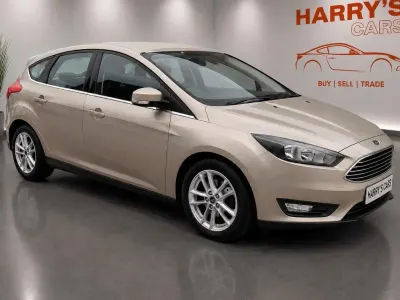 Used Ford Focus Zetec 125 HP (91 kW) 2015 Silver Hatchback