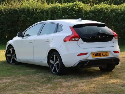 Used Volvo V40 R-Design 2016 White Hatchback