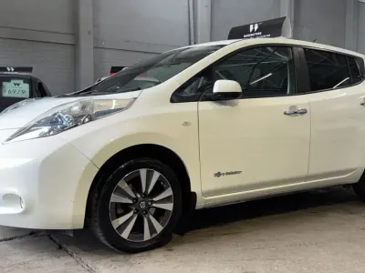 Gebraucht Nissan Leaf Tekna 80 kW (109 PS) 2015 Weiß Kleinwagen