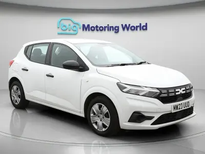 Begagnad Dacia Sandero Essentiel 90 HK (66 kW) 2023 Vit Halvkombi