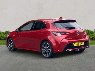 Used Toyota Corolla 180 HP (132 kW) 2019 Red Hatchback