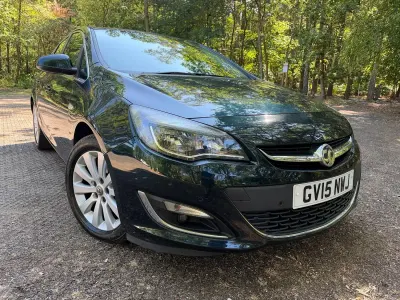 Used Vauxhall Astra Elite 165 HP (121 kW) 2015 Green Hatchback