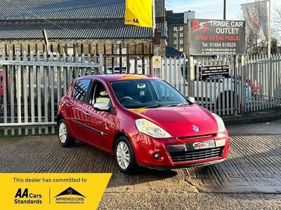 Used Renault Clio II 2010 Red Hatchback