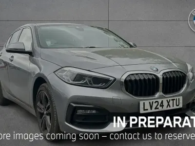 Usado BMW 118 Sport Line 134 HP (98 kW) 2024 Cinzento Citadino