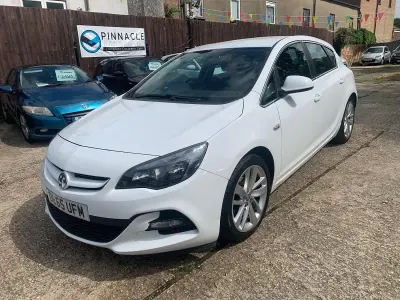 Used Vauxhall Astra 2015 White Hatchback