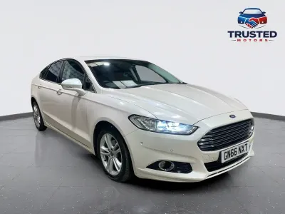 Used Ford Mondeo Titanium 180 HP (132 kW) 2016 White Hatchback