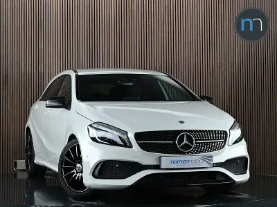 Begagnad Mercedes A180 AMG Line Premium 2018 Vit Halvkombi