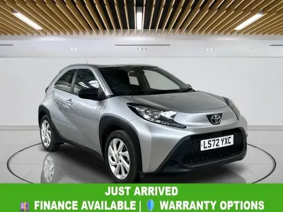 Używany Toyota Aygo X PURE 72 KM (52 kW) 2022 Srebrny SUV