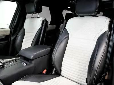 Usado Land Rover Discovery 5 SE Dynamic 300 HP (220 kW) 2022 Preto SUV