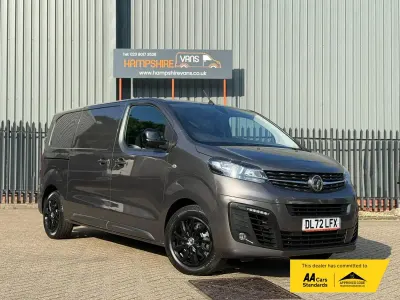 Usado Vauxhall Vivaro S 120 HP (88 kW) 2023 Cinzento Monovolume