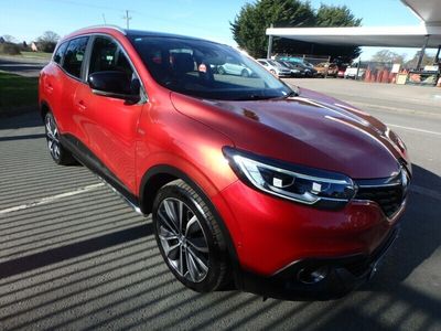 Red Used 2015 Renault Kadjar Signature SUV | £6,950 (Fair price)