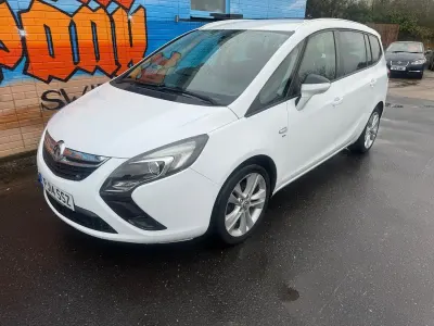 Used Vauxhall Zafira Tourer SRi 130 HP (95 kW) 2014 White MPV