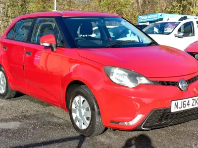 Begagnad MG MG3 106 HK (77 kW) 2014 Röd Halvkombi