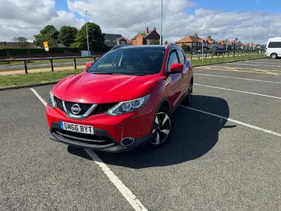 Used Nissan Qashqai N-Connecta 110 HP (80 kW) 2016 Red SUV