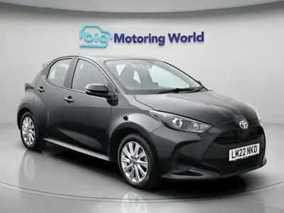 Usado Toyota Yaris Hybrid 116 HP (85 kW) 2022 Preto Citadino