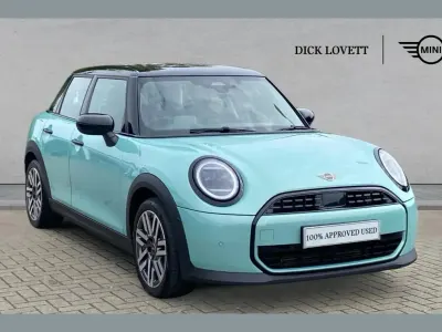 Usado Mini Cooper Hatch 154 CV (113 kW) 2024 Verde Utilitario