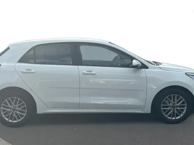Used Kia Rio 84 HP (61 kW) 2023 White Hatchback