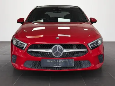 Begagnad Mercedes A180 Premium Plus 2018 Röd Halvkombi
