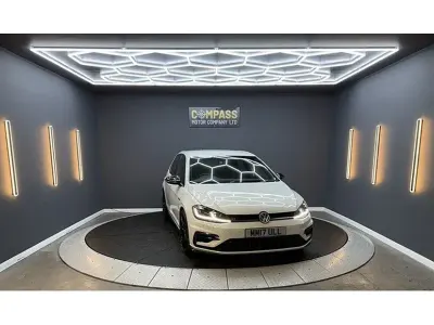 Begagnad VW Golf VII R 310 HK (228 kW) 2017 Vit Halvkombi