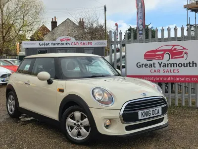 Used Mini Cooper Hatch 2016 White Hatchback