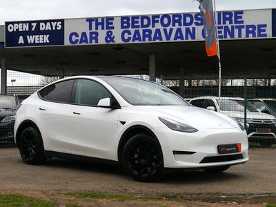 White Used 2022 Tesla Model Y Long Range AWD SUV | £22,995 (A bit pricey)