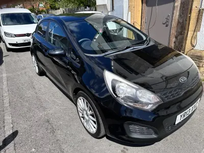 Używany Kia Rio Air 85 KM (62 kW) 2013 Czarny Hatchback