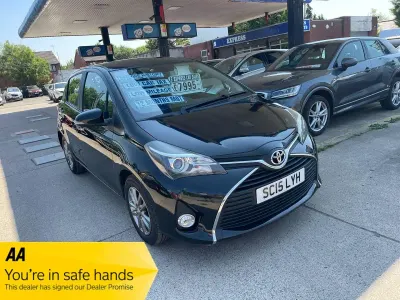 Used Toyota Yaris 99 HP (72 kW) 2015 Black Hatchback