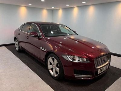 Used Jaguar XF Portfolio 180 HP (132 kW) 2017 Red Sedan