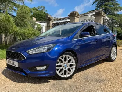 Used Ford Focus Zetec 120 HP (88 kW) 2016 Blue Hatchback