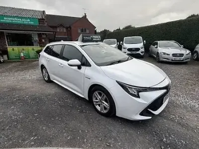 Used Toyota Corolla 122 HP (89 kW) 2020 White Estate
