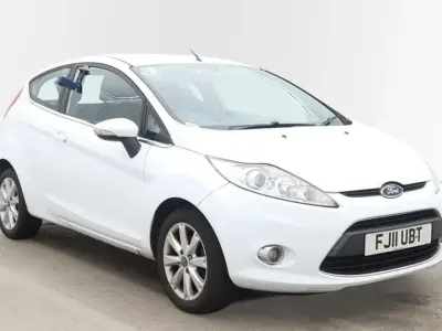 Usado Ford Fiesta Zetec 82 HP (60 kW) 2011 Branco Citadino