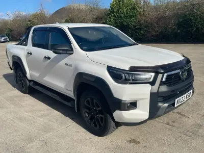 Używany Toyota HiLux 204 KM (150 kW) 2022 Biały Pickup