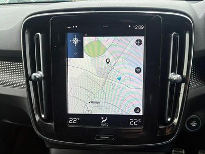 Used Volvo XC40 R-Design 156 HP (114 kW) 2018 White SUV