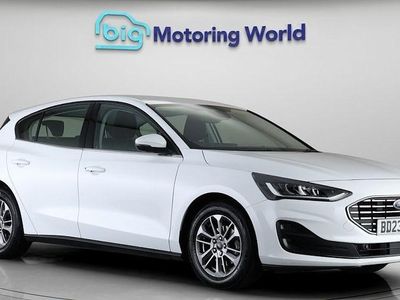 Begagnad Ford Focus Titanium 125 HK (91 kW) 2023 Vit Halvkombi