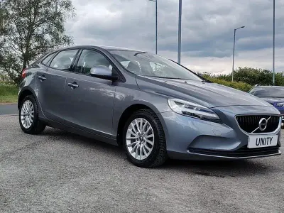 Usado Volvo V40 Momentum 122 CV (89 kW) 2016 Gris Utilitario