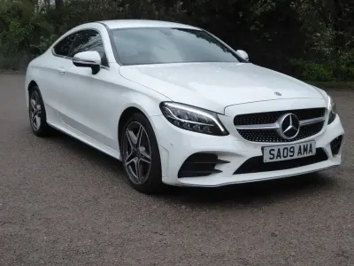 Usado Mercedes C220 AMG line 194 HP (142 kW) 2019 Branco Coupé