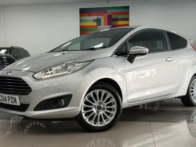Used Ford Fiesta Titanium 120 HP (88 kW) 2014 Silver Hatchback