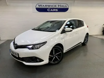 Used Toyota Auris Hybrid Design 2018 White Hatchback