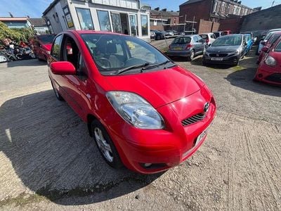 Used Toyota Yaris 69 HP (50 kW) 2010 Red Hatchback