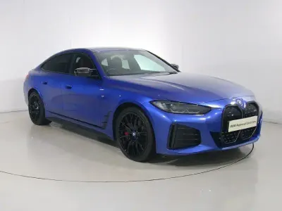 Begagnad BMW i4 Comfort Edition 400 kW (544 HK) 2023 Blå Sedan