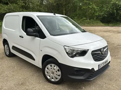 Used Vauxhall Combo Edition 100 HP (73 kW) 2020 White MPV