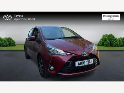 Used Toyota Yaris 100 HP (73 kW) 2018 Red Hatchback